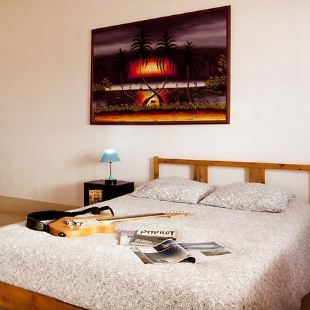 Alentejo Pig Dog Surf Camp Hotel Palhota Bagian luar foto