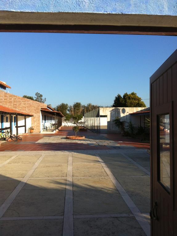 Alentejo Pig Dog Surf Camp Hotel Palhota Bagian luar foto