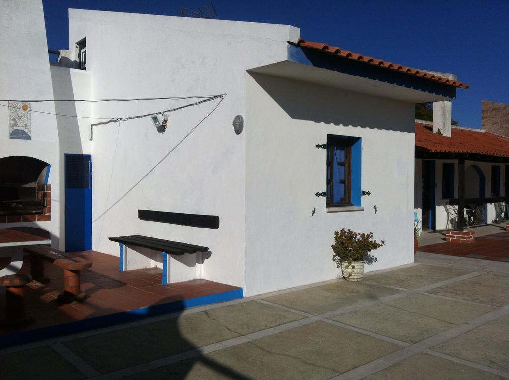 Alentejo Pig Dog Surf Camp Hotel Palhota Bagian luar foto