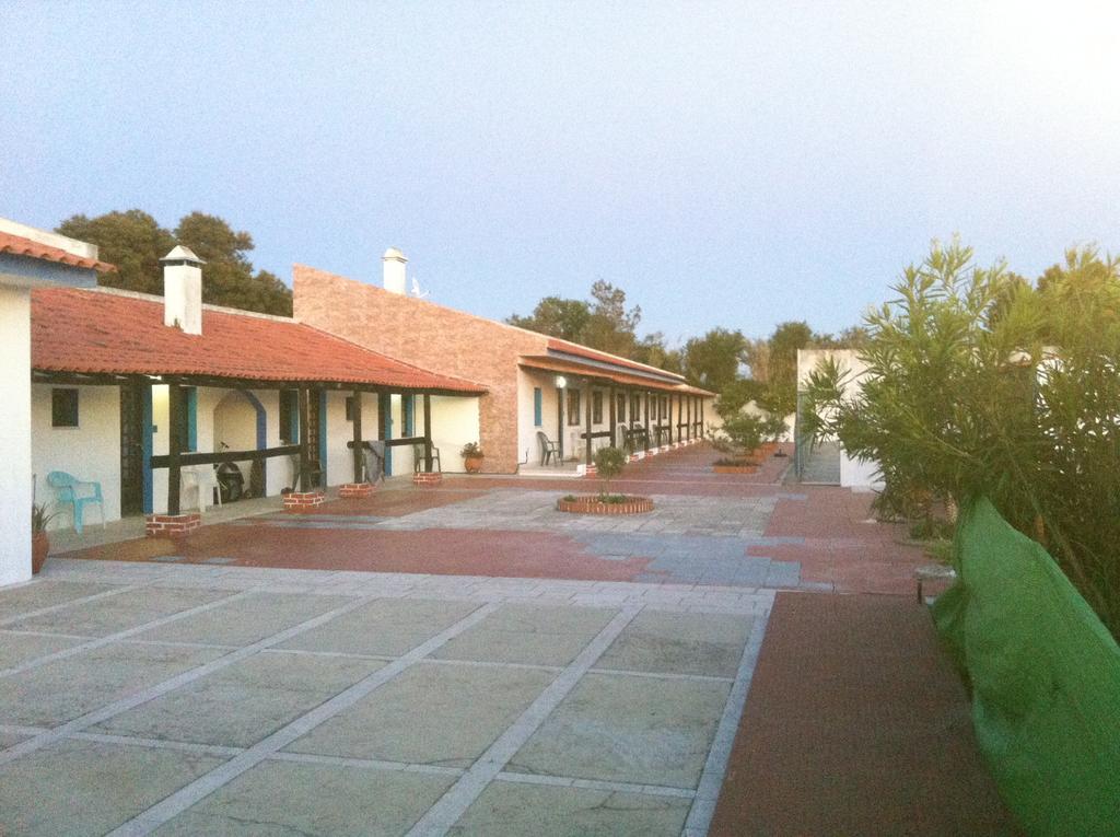 Alentejo Pig Dog Surf Camp Hotel Palhota Bagian luar foto