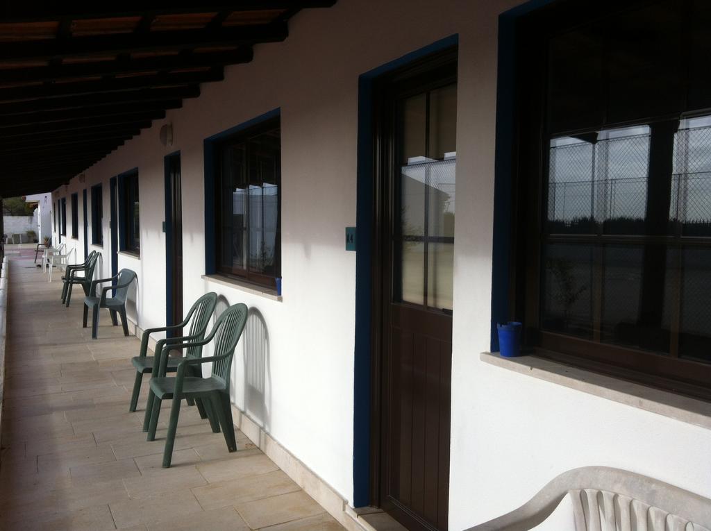 Alentejo Pig Dog Surf Camp Hotel Palhota Bagian luar foto